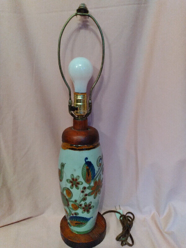 Vintage Table Lamp in Indoor Lighting & Fans in Barrie