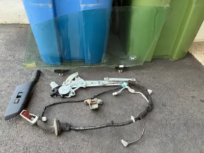 1 x door hinge 1 x window 1 x regulator 1 x wiring harness 1 x window/lock control panel