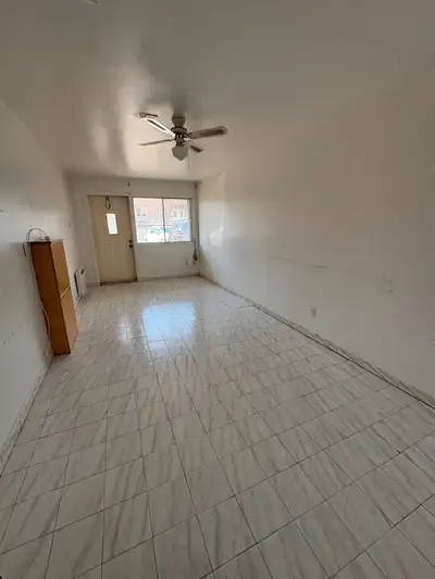 TRES GRAND 3 1/2 à louer à Vimont Beau, grand et ensoleillé Enquête de credit obligatoire $1095 par...