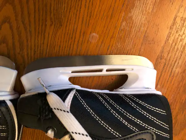 Hockey Skates Youth 11 - excellent shape in Skates & Blades in City of Toronto - Image 4