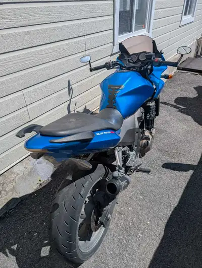 2005 Kawasaki Z750S Chaîne et sprokets (2024) Pneu avant et arrière (2024) Seal de shock avant (2022...