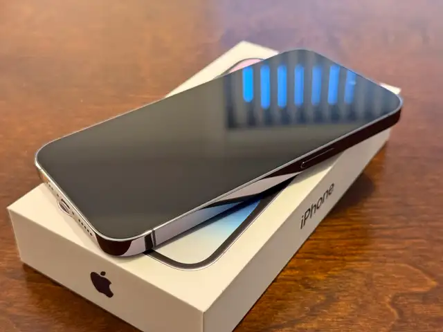 [Like-New] Unlocked iPhone 14 Pro 256GB Deep Purple in Cell Phones in Delta/Surrey/Langley - Image 7