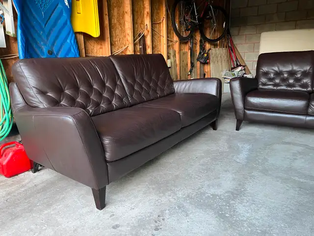 Elegant Natuzzi Brown 100% leather sofa set, Can deliver in Couches & Futons in Kingston - Image 2
