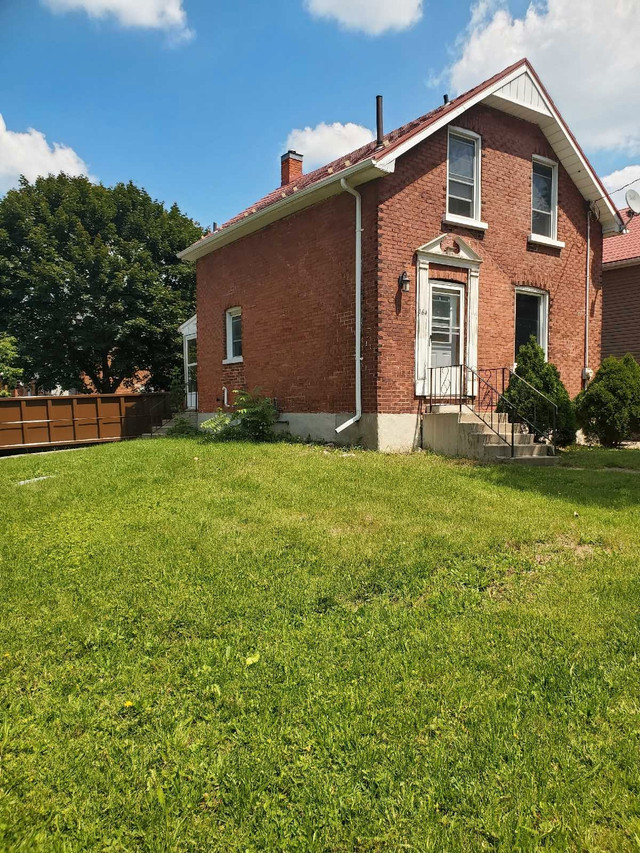 Three Bedroom Home in Long Term Rentals in Stratford
