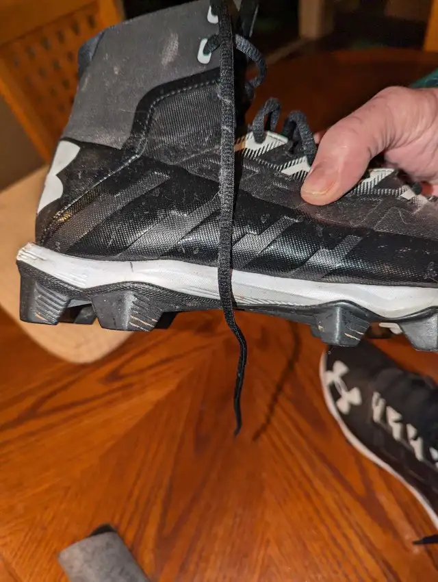 football shoes in Football in Oshawa / Durham Region - Image 3