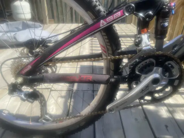 Trek Top Fuel 9.8 full carbon bike, 26” wheels in Mountain in London - Image 4