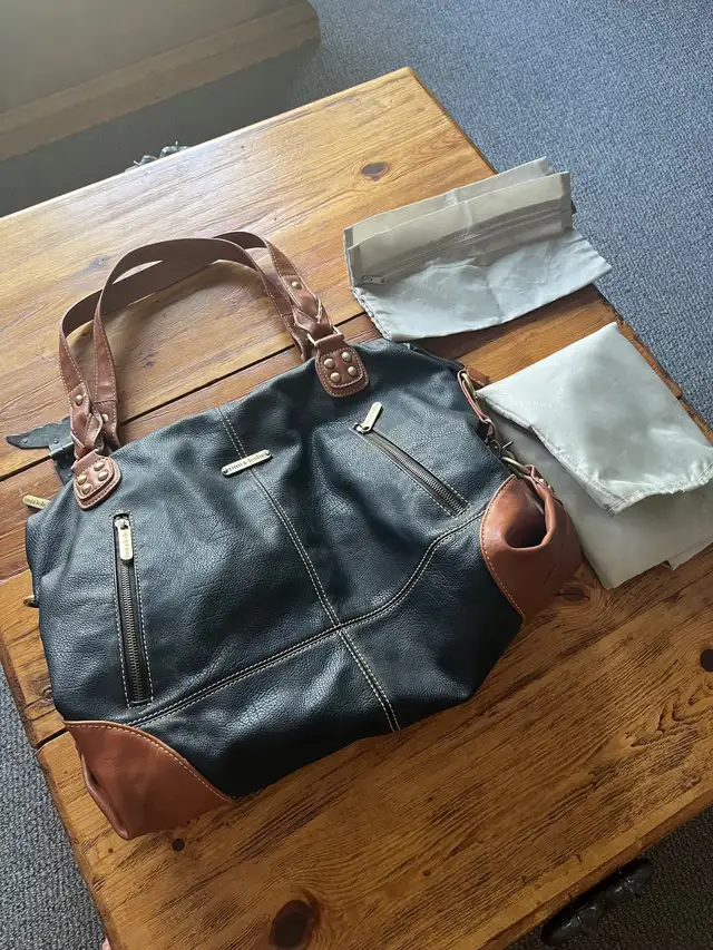 timi & Leslie Diaper Bag. Great Condition. Lots of Room