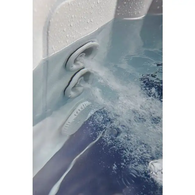 *RARE* MSPA Elite Baikal Inflatable Hot Tub with Built-in Jets in Hot Tubs & Pools in Ottawa - Image 15