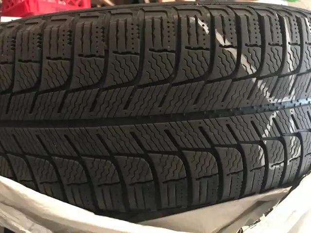 Michelin winter tires 215/60R16 in Tires & Rims in Markham / York Region - Image 4