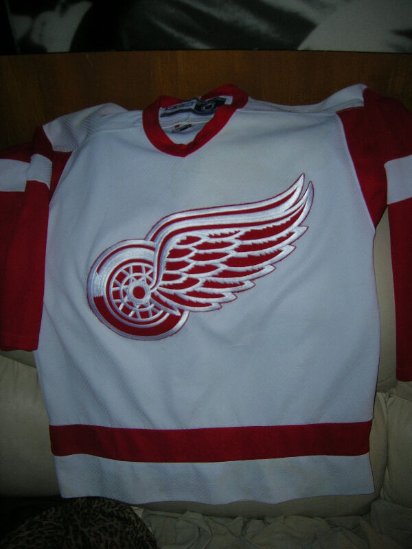 Detroit Red Wings Hockey Team Jersey CCM Made In Canada in Other in City of Toronto - Image 2