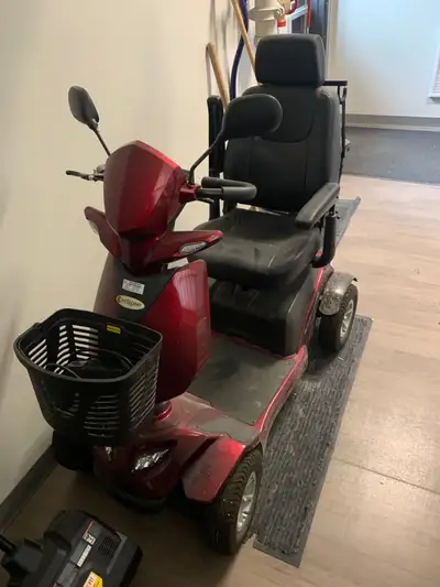 Estate Sale $1600. Price has been reduced, taking offers Electric Scooter Eclipse Model no. S840GT P...