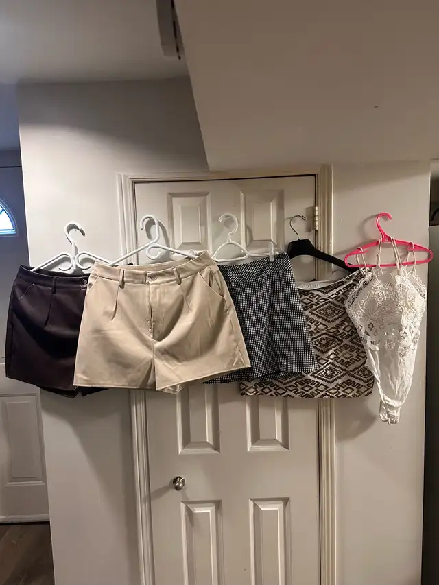5 Skirts and Shorts (I) Size L in Women's - Bottoms in Markham / York Region - Image 2
