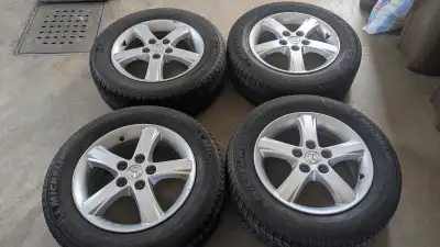 4 Mags mazda 3 ou 6 avec pneus 215 60 16 michelin x ice hiver 5x114,3 C.B. 67.1 très propre 5-6/32 b...