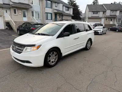 Je vend ma Honda Odyssey 2013 Moteur transmission A1 Carrosserie 9/10 Mécanique rien à répare Intéri...