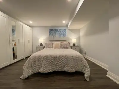 Bright & Spacious 1+Den Apartment in Prime Etobicoke - All Incl.