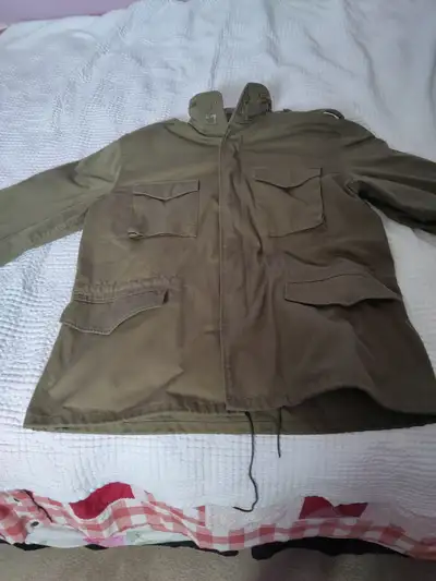 Selling a men's military style , lined coat , with attached inner hood . In excellent condition. Siz...