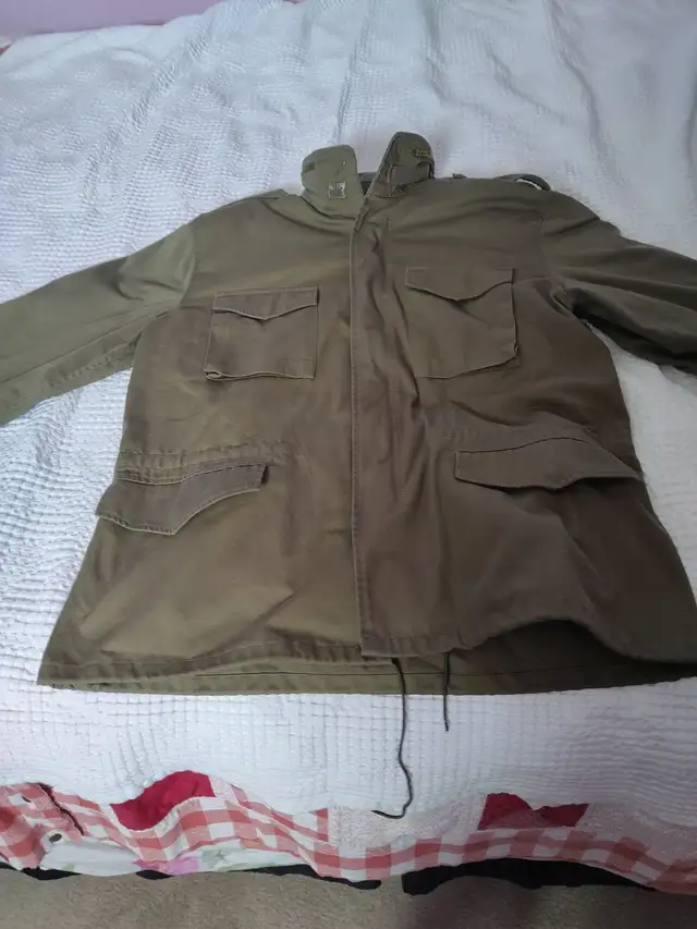 MEN'S MILITARY STYLE LINED COAT. SIZE LARGE- 46 INCHES. EX. in Men's in Cole Harbour - Image 2