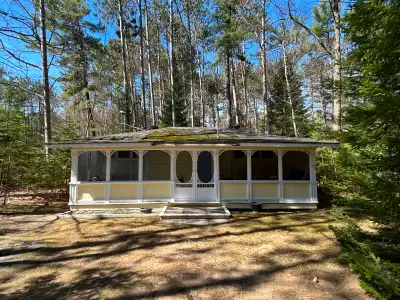 Tucked away in the heart of Tiny Township, this charming seasonal cottage is just a short 4-minute w...