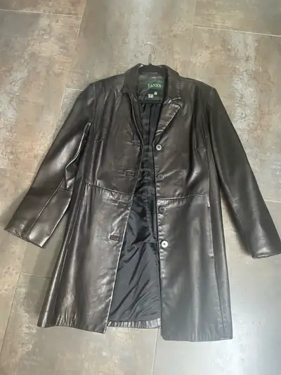 Price is FIRM $100 PICKUP ONLY NO DELIVERY Excellent mint condition Size medium See pictures for det...