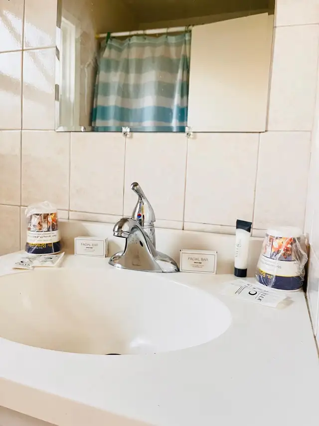 Rooms for rent in Room Rentals & Roommates in St. Catharines - Image 8