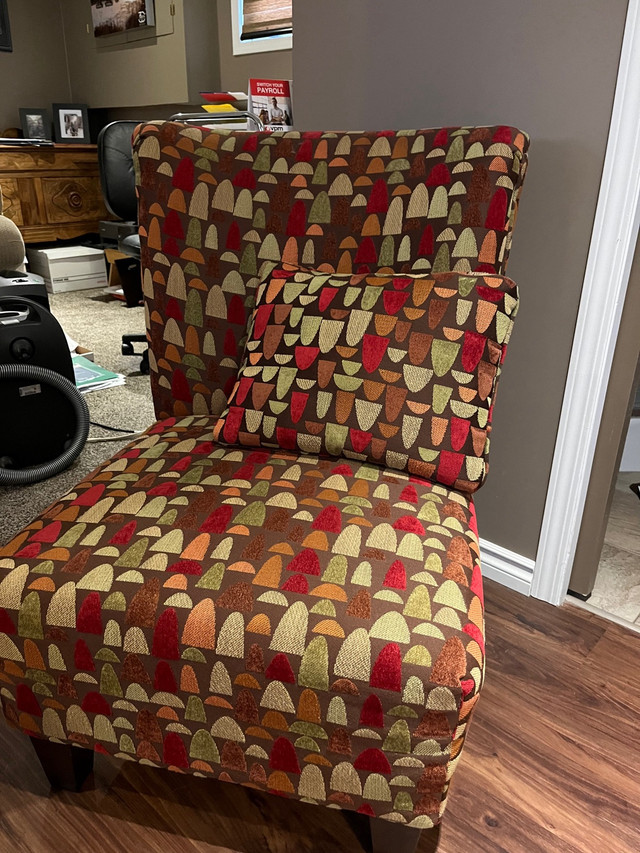 Accent chairs  in Chairs & Recliners in Prince Albert - Image 3
