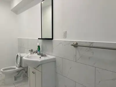 À louer un grand et beau 3 1/2 en bas d’un duplex dans un quartier résidentiel calme, près du rem du...