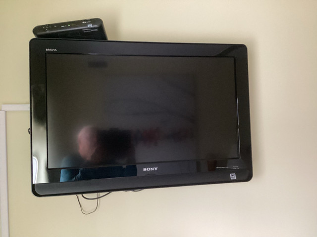 SONY TV with wall mount in Video & TV Accessories in La Ronge