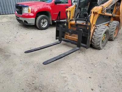 Brand New unused Heavy Duty Skid Steer pallet forks, step through design, 48 inch tines, 4400 pound...