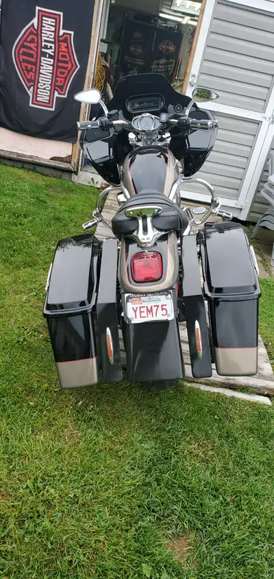 V rod bagger