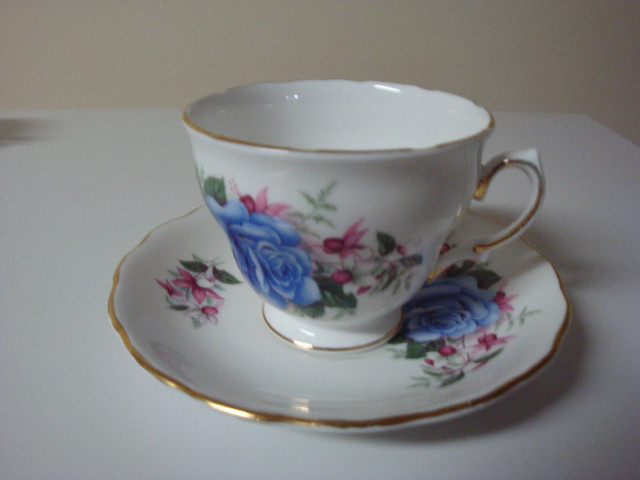 Vintage Teacups and Saucers Collection - Price Slashed in Arts & Collectibles in Cranbrook - Image 3