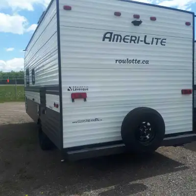 Roulotte amerilite 2022 189dd 21 pied de long 8 pied large Installation propane Baterie Plus de créa...