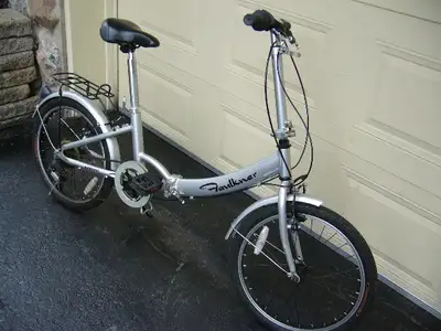Velo pliant FAULKNER 20po. Argent/noir. Comme neuf., View more