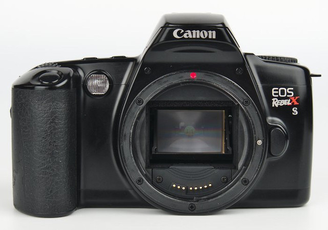 Canon EOS Rebel X/S Film Camera -Vintage in Cameras & Camcorders in North Bay - Image 3