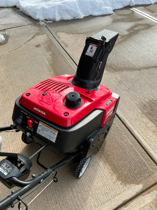 Honda HS720 Snowblower in Snowblowers in Calgary - Image 3