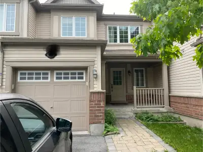 Townhouse for rent Kanata/Stittsville in a family friendly neighborhood with beautiful parks nearby....