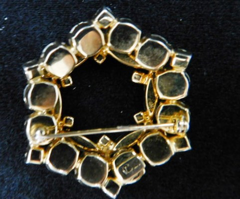SHERMAN SIGNED OCTAGONAL AURORA 2 LAYER WREATH BROOCH in Jewellery & Watches in Lethbridge - Image 4