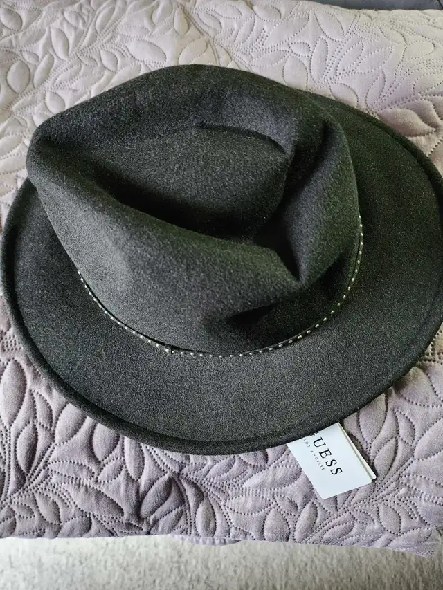 GUESS Women's Cowboy Hat (with tags) unworn62864361863427122