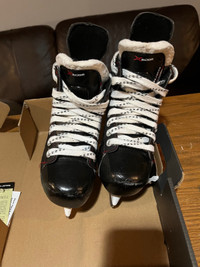 Bauer 12y kids hockey skates