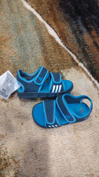 Adidas sandals size 8 Us even 9