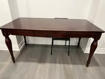 Wood dinning table / desk, Voir plus