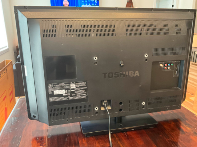 32” TOSHIBA 32L1300UC 720p 120Hz LED HDTV (Black) Remote Incl. dans Téléviseurs  à Barrie - Image 3