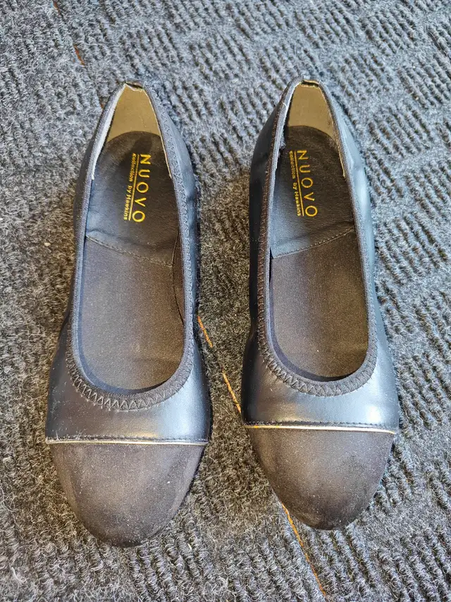 Women Nuovo By Hawkins Ballet Flats Slip On Shoes - Size 7.5 in Women's - Shoes in Calgary - Image 2