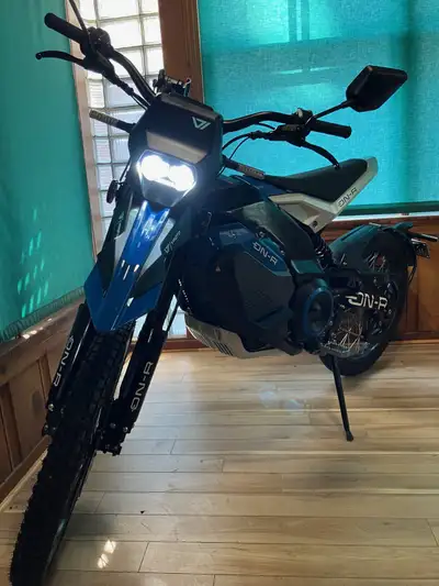 VMOTO Super Soco On Road Scooter 70km\h legal sur route (Permis scooter) Batterie 48A. Chargeur 10A...