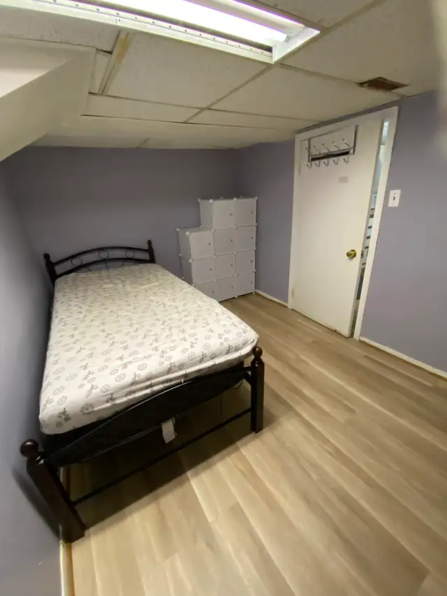 Cozy room in eastyork available from May 1st,$750/month