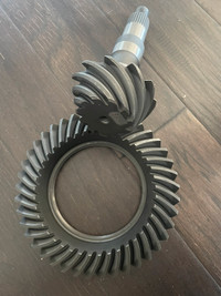Brand new GM 8.5  10 BOLT RING AND PINION// FREE DELIVERY