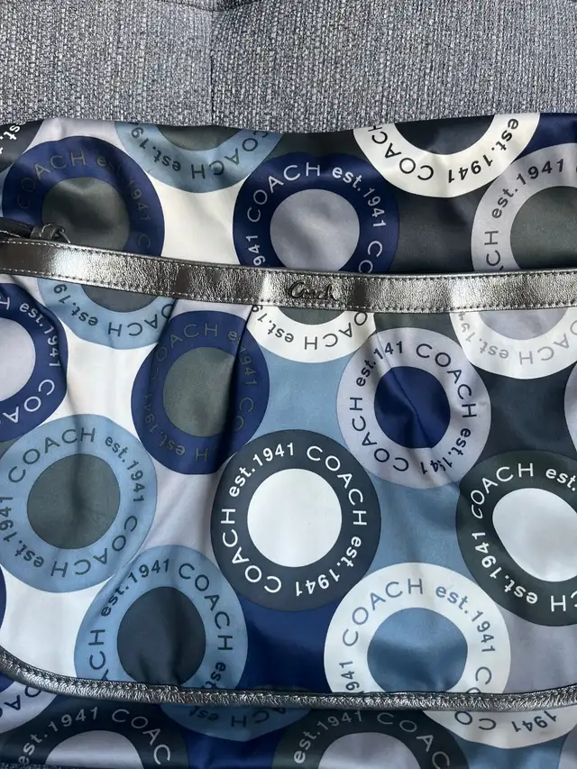 Coach Vintage Alexandria Snaphead Style Satin Diaper Bag in Women's - Bags & Wallets in Mississauga / Peel Region - Image 3