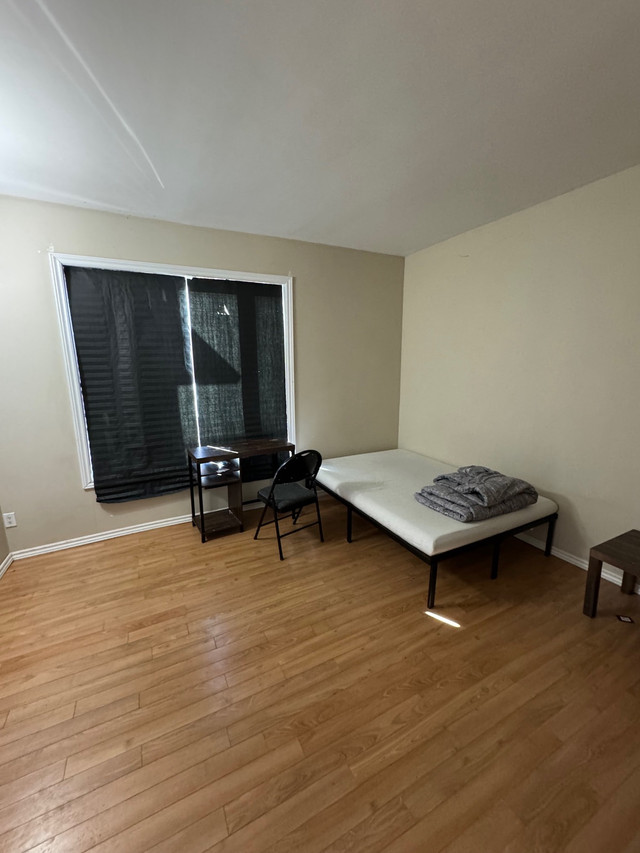 ROOM FOR RENT(SPACIOUS) in Room Rentals & Roommates in Thunder Bay - Image 3