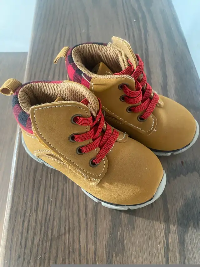 Toddler shoes in Other in Oshawa / Durham Region - Image 4