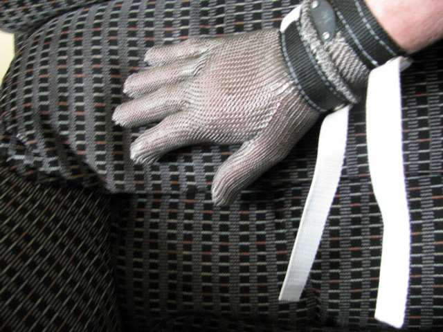 Mesh Glove in Other Business & Industrial in Moncton - Image 2