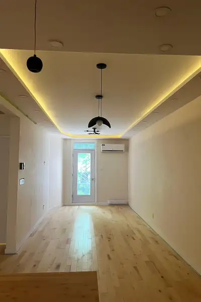 Appartement 5 ½ à louer – Métro Berri-UQAM – Refait à neuf